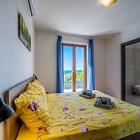 מלון In Sveti Lovrec With Private Pool Beaches 3*