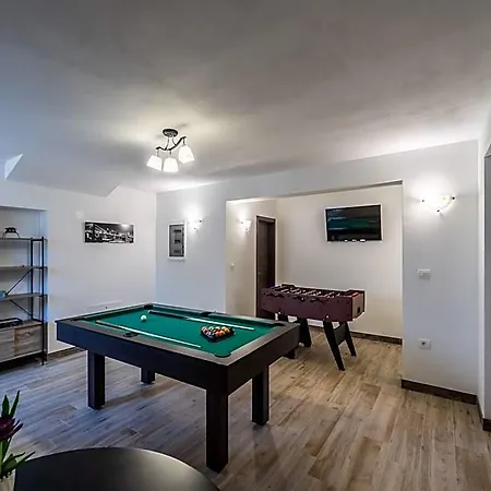 מלון In Sveti Lovrec With Private Pool Beaches
