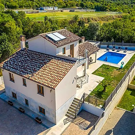 In Sveti Lovrec With Private Pool Beaches רייקה