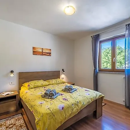 In Sveti Lovrec With Private Pool Beaches מלון רייקה