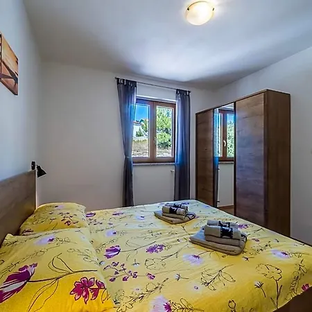 In Sveti Lovrec With Private Pool Beaches רייקה