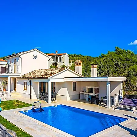 מלון In Sveti Lovrec With Private Pool Beaches
