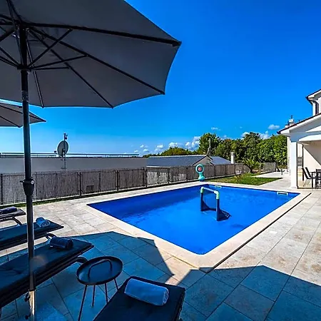 In Sveti Lovrec With Private Pool Beaches