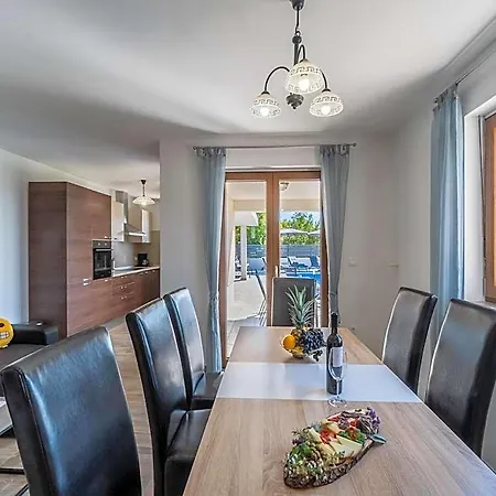In Sveti Lovrec With Private Pool Beaches מלון 3*