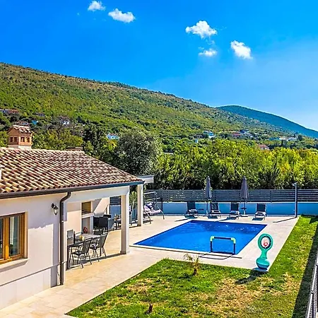In Sveti Lovrec With Private Pool Beaches מלון רייקה