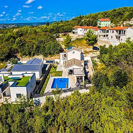 מלון In Sveti Lovrec With Private Pool Beaches 3*