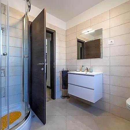 מלון In Sveti Lovrec With Private Pool Beaches 3*